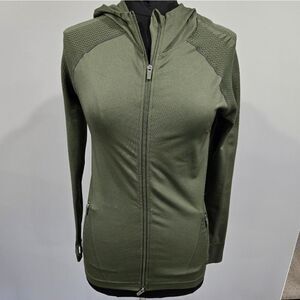 🐢 Fabletics Kiley Seamless Hooded Jacket. Size S/M like new.